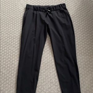 Lululemon  Black On the Fly 7/8 pant